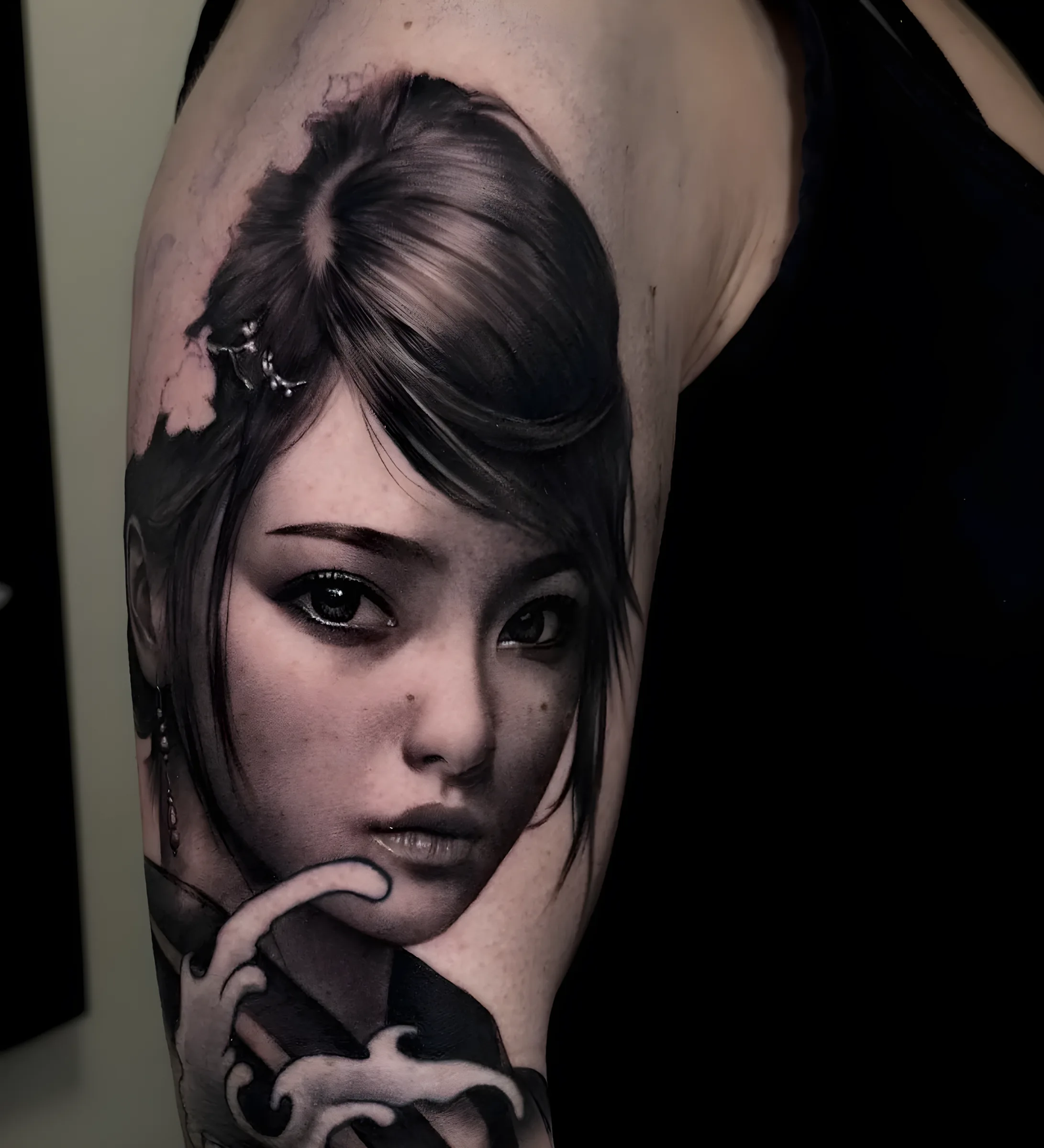 Black and grey portrait of a woman on the upper arm