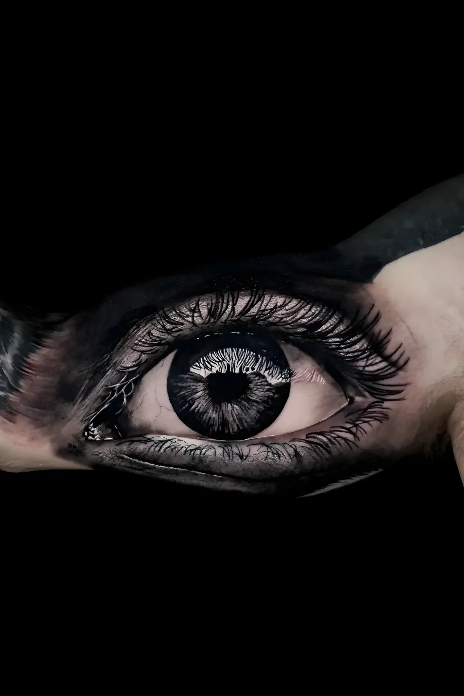 Realistic eye detail black and grey