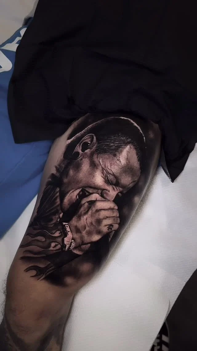 Black and grey portrait of Chester Bennington
